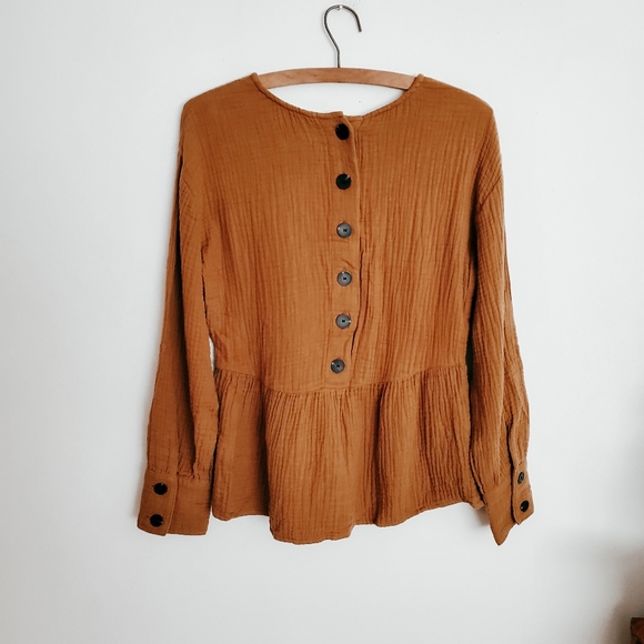 Lightspun Button-Back Peplum Top - Picture 4 of 7